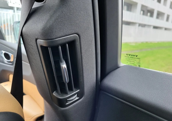 Volvo XC 60 cena 144900 przebieg: 66893, rok produkcji 2019 z Warszawa małe 781